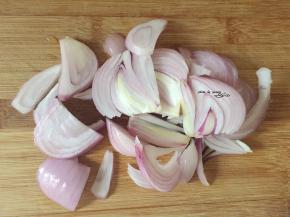 洋葱洗净切片