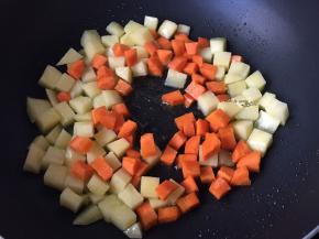 加入胡萝卜丁