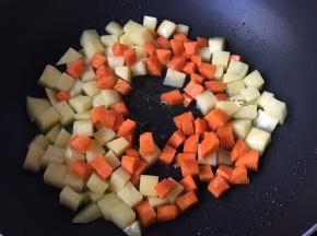 加入胡萝卜丁