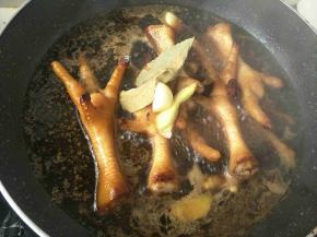 加入八角，香叶