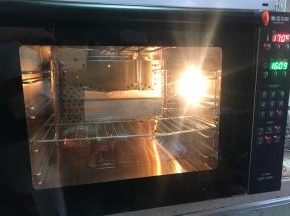 风炉170度约18分钟，普通烤箱，180度约18-20分钟，具体状态是表面结皮即可。