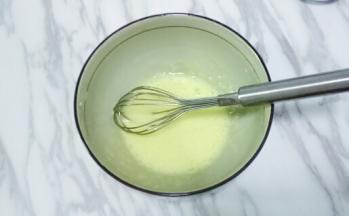 充分搅拌均匀，打至颜色有些发白