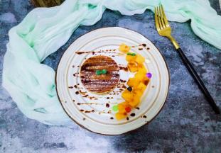 依次做完，淋些巧克力酱，美美的享受吧