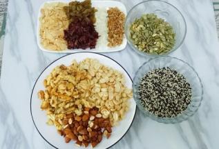 准备好所有的干果（根据自己喜好随意放，量自己增减）