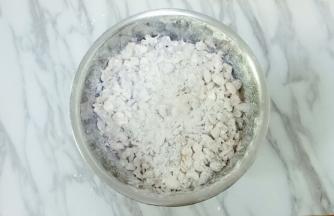 用筷子拌均匀（不方便就带上一次性手套下手）