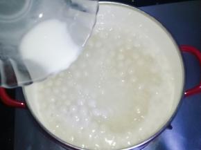 煮沸加入淀粉水勾芡