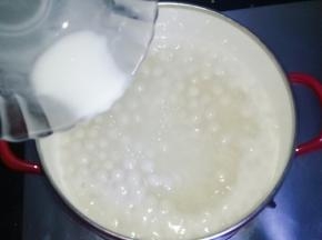 煮沸加入淀粉水勾芡