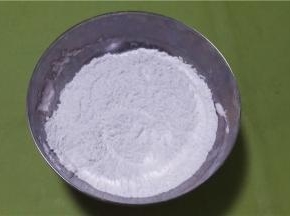 将糯米粉、粘米粉和澄粉称量好后混合拌匀。