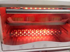 放入预热好的烤箱，温度160度，烤5分钟，