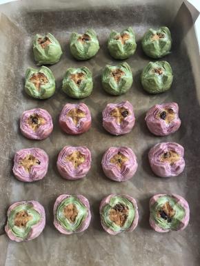 10送入提前预热好的烤箱中层，上下火175 度45 分钟。