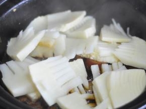 再加入冬笋片。