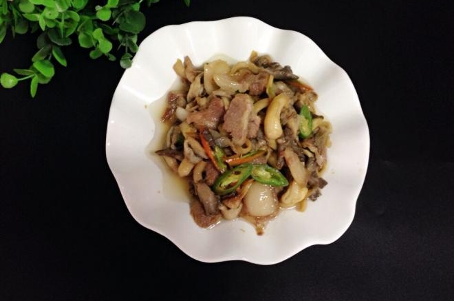 平菇炒肉片