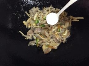 最后加入适量的盐即可