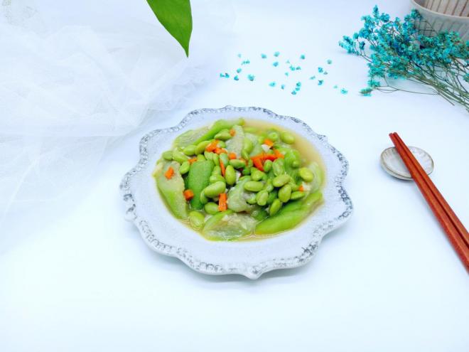 胡萝卜丝瓜炒毛豆