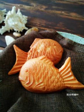 两面烤至金黄色即可。