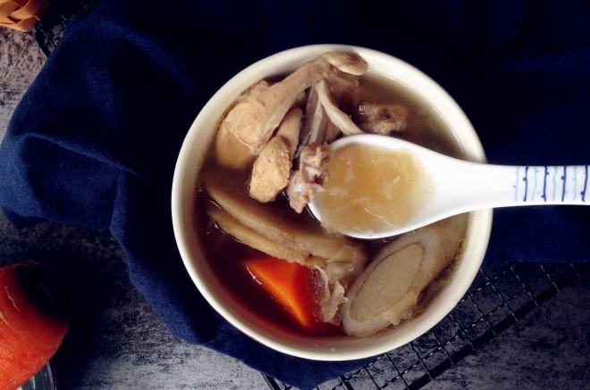 牛蒡雪耳煲鸡汤