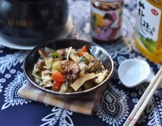 金针菇土豆粉条烩菜