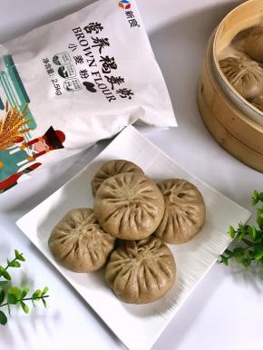 美味营养的褐面包。