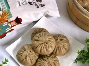 美味营养的褐面包。