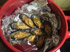 烤好的青口，伴着蒜香味，真是超赞的，以后都不用叫外卖了