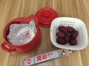 把番薯洗干净备用，和准备好锡纸