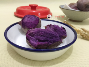 掰开一个看看，粉粉的