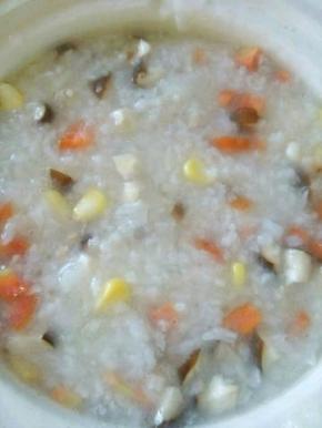 米粥大火煮开半小时后加入玉米