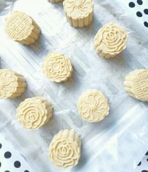 用模具压成花型即可