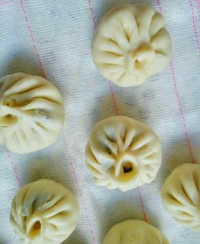 然后一个个包上肉馅