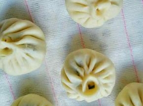 然后一个个包上肉馅