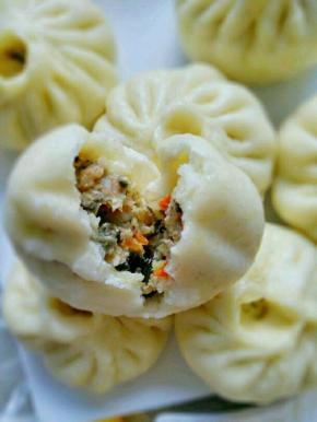 包好的包子醒五分钟，待锅中水烧开，上锅蒸20分钟即可