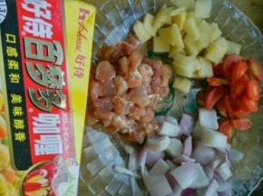 鸡肉，胡萝卜，洋葱，土豆切小丁