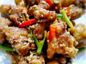 再放入排骨，翻炒几下即可出锅。美味哟！