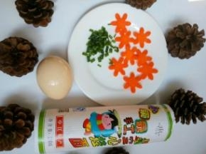 材料准备好，胡萝卜可以切成花型