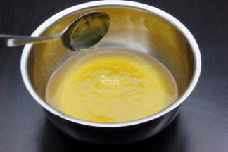 枧水、转化糖浆、色拉油拌均；