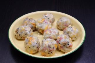 五仁馅分成35克一个小团；