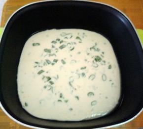 倒入抹油的锅中