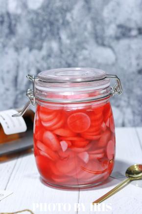 倒入密闭容器腌制即可