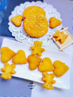 然后在油锅里炸至两面金黄即可开吃。