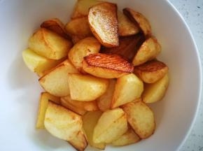 炸至金黄捞出控油