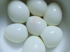 鹌鹑蛋煮熟剥壳