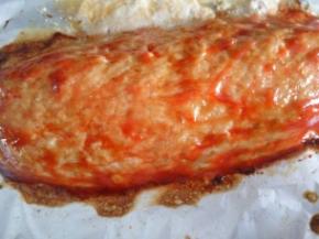 入烤箱200°烤35分钟，取出刷上番茄酱