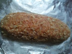 再把剩余的一半肉泥盖在上面