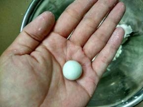 搓成大小差不多的小圆形。