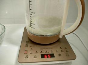 倒入养生壶选开水功能煮沸。