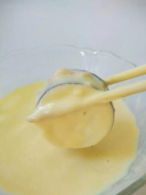 茄子裹上面糊。