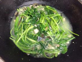 加少许清水煮开