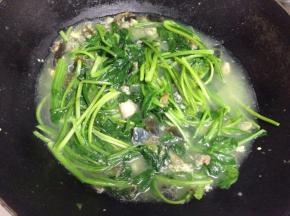 加少许清水煮开