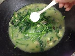 最后加适量的盐高味即可。