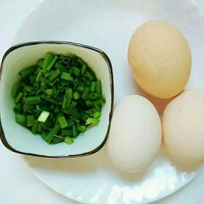 准备食材，葱切葱花。